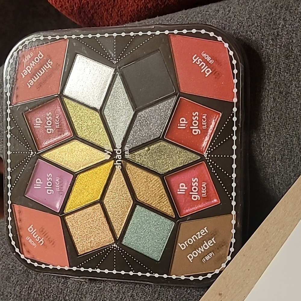 Make up pallet